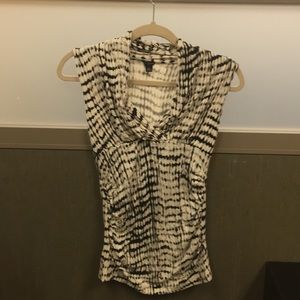 SALE ⬇️ Ann Taylor v-neck tank, XS